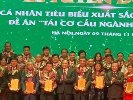 VRG và 3 đơn vị được trao danh hiệu “Doanh nghiệp vì nhà nông”